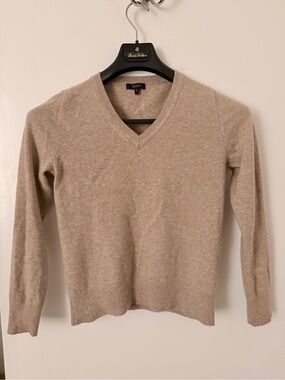 Quince V-Neck Mongolian Cashmere Sweater